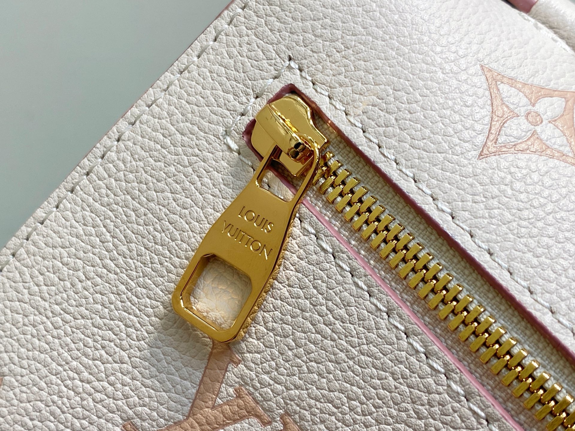 LV Pochette MÃ©tis 25cm Cream Grained Calfskin