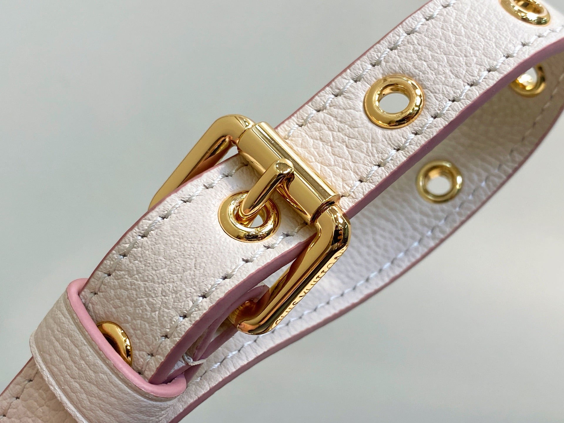 LV Pochette MÃ©tis 25cm Cream Grained Calfskin