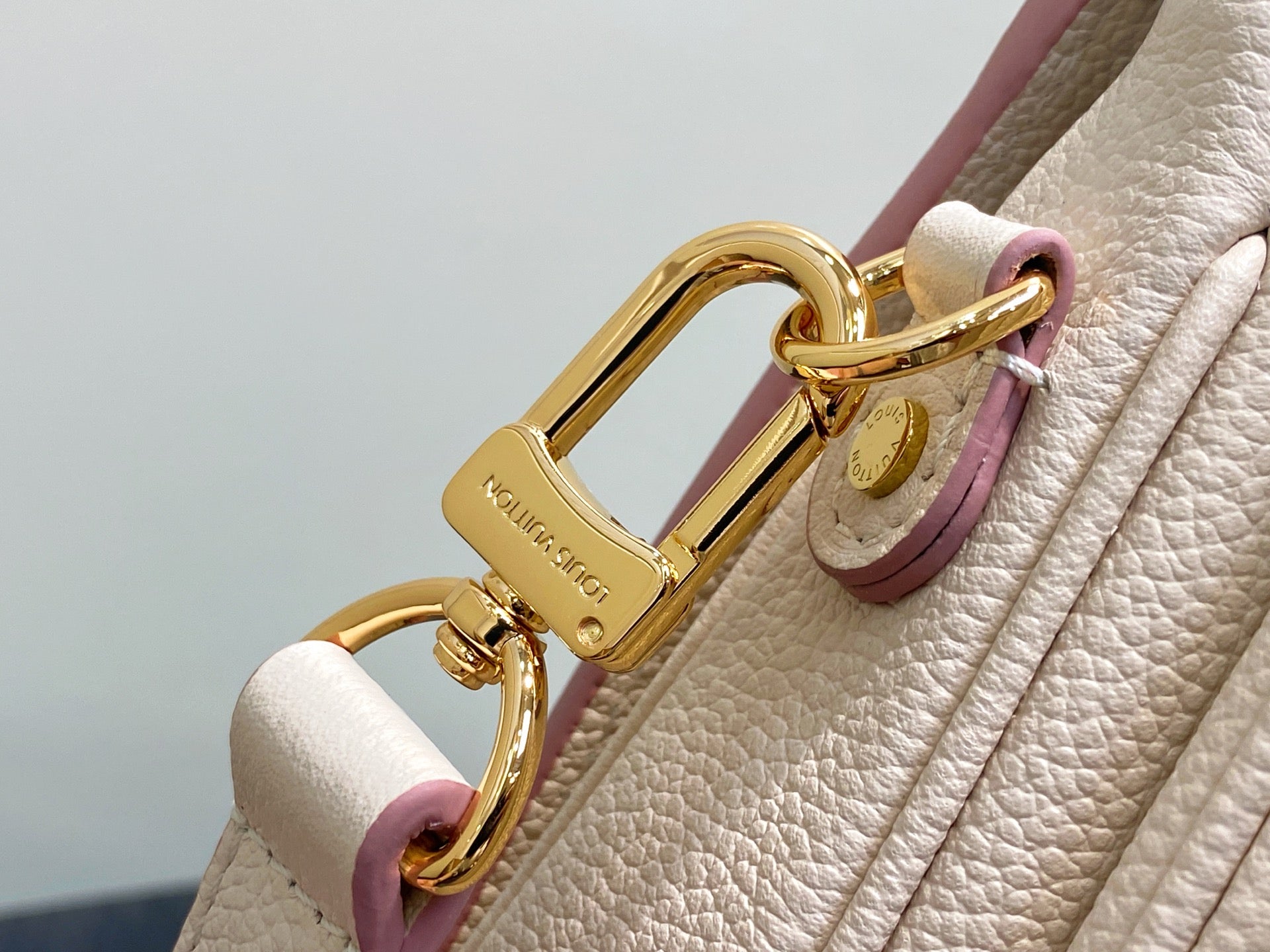 LV Pochette MÃ©tis 25cm Cream Grained Calfskin