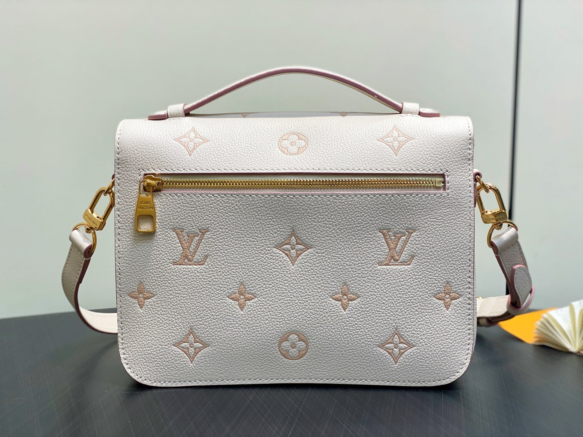 LV Pochette MÃ©tis 25cm Cream Grained Calfskin