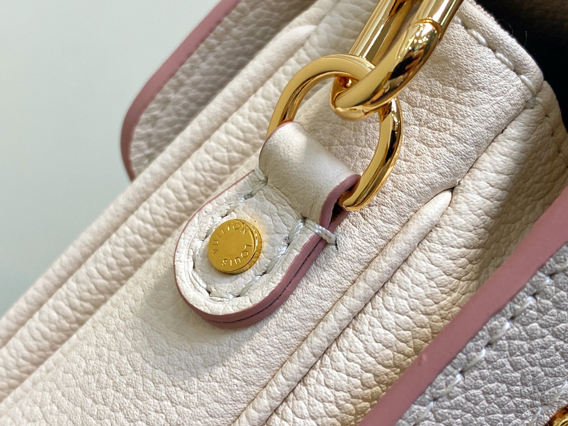 LV Pochette MÃ©tis 25cm Cream Grained Calfskin