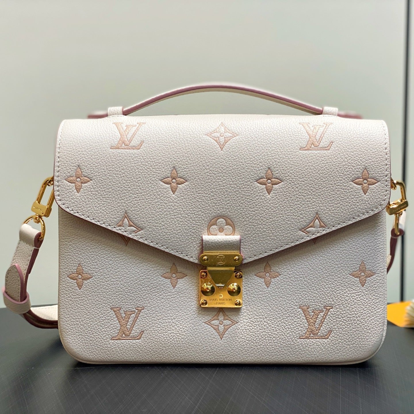 LV Pochette MÃ©tis 25cm Cream Grained Calfskin