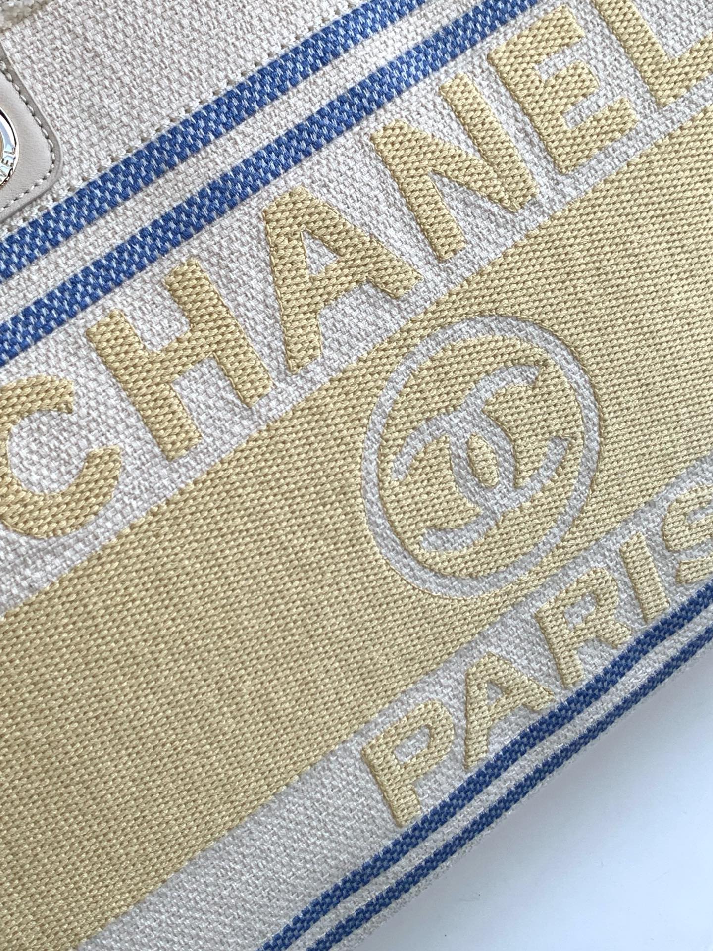 CC 25C ToTe  Bag Beige Light Tan Canvas Fabric 238508