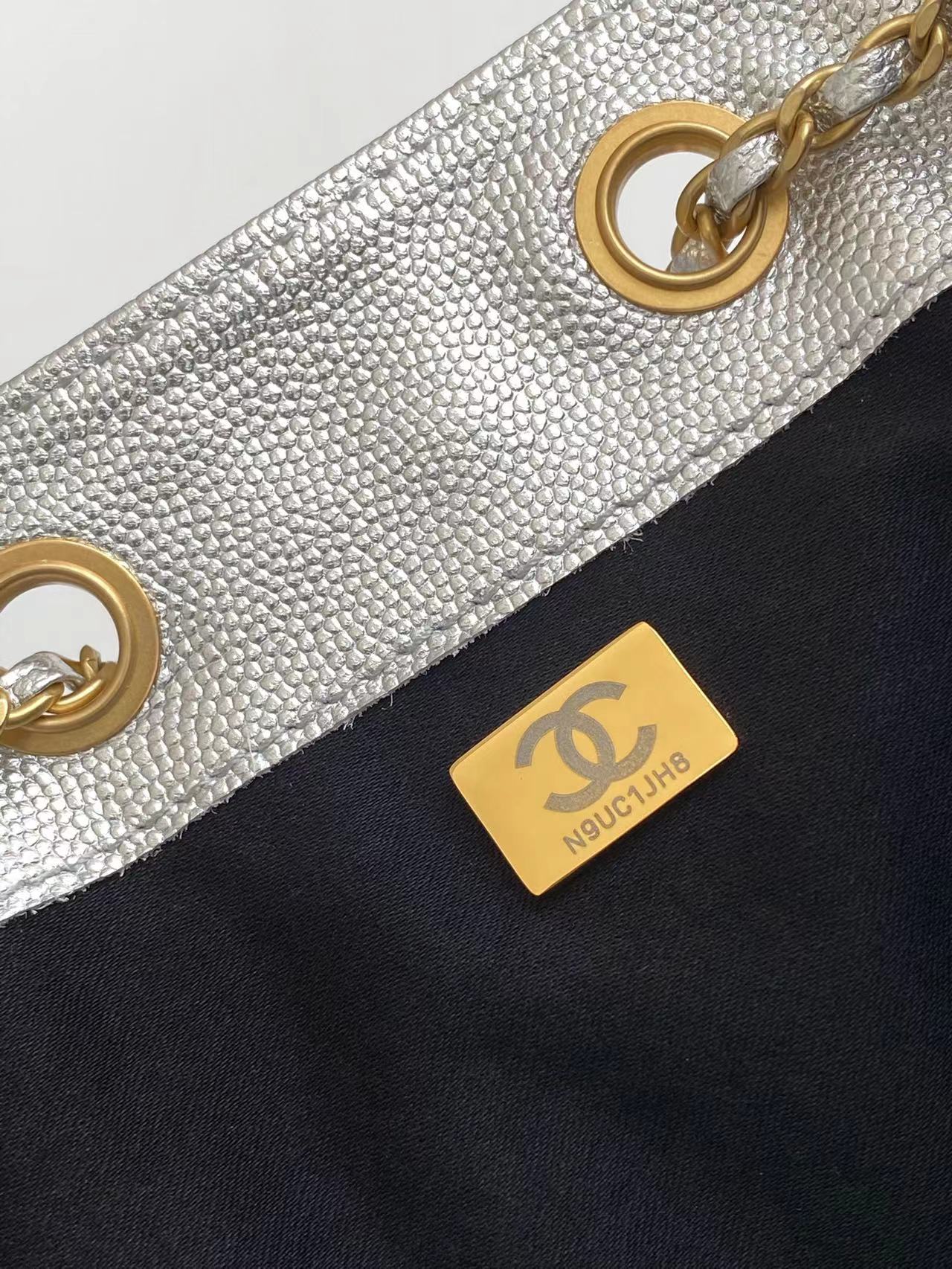 CC 25C Hobo Bags 40cm Silver Metalic Grained Calfskin