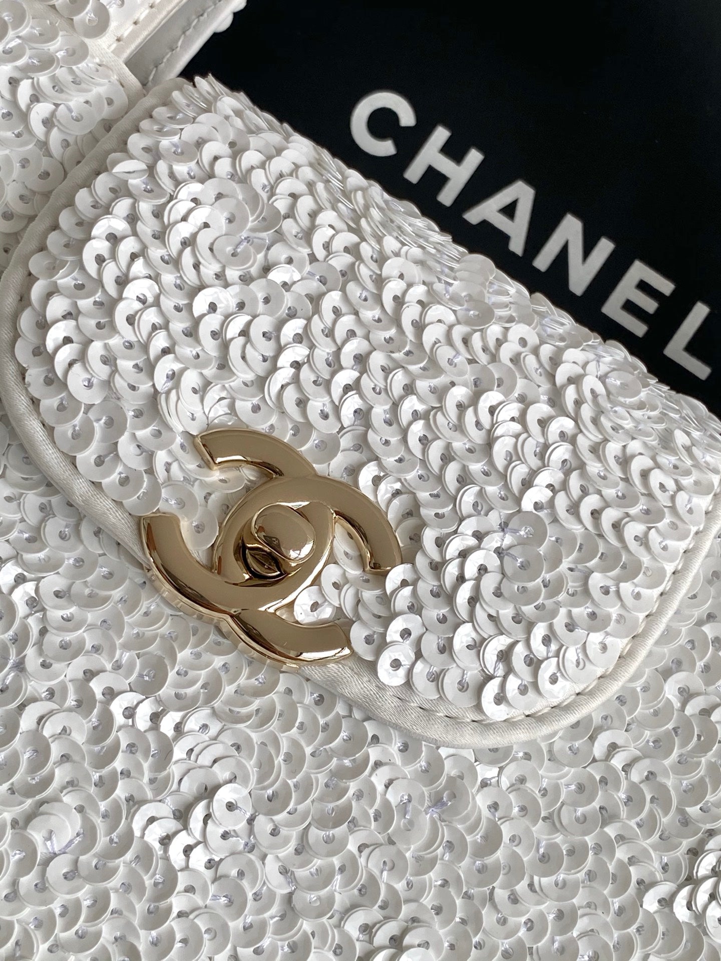 CC Kelly Shopper 19cm White Sequin