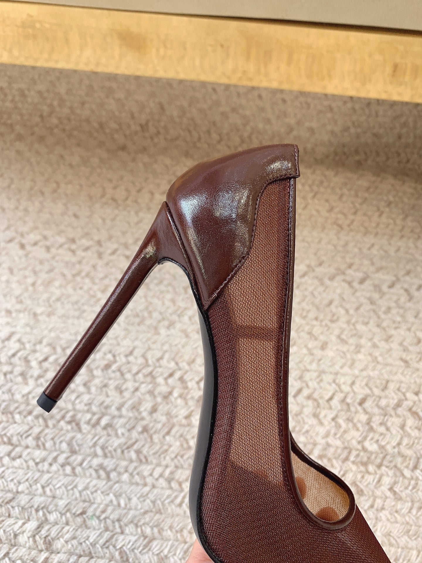 NORMA PUMPS IN CHESTNUT MESH