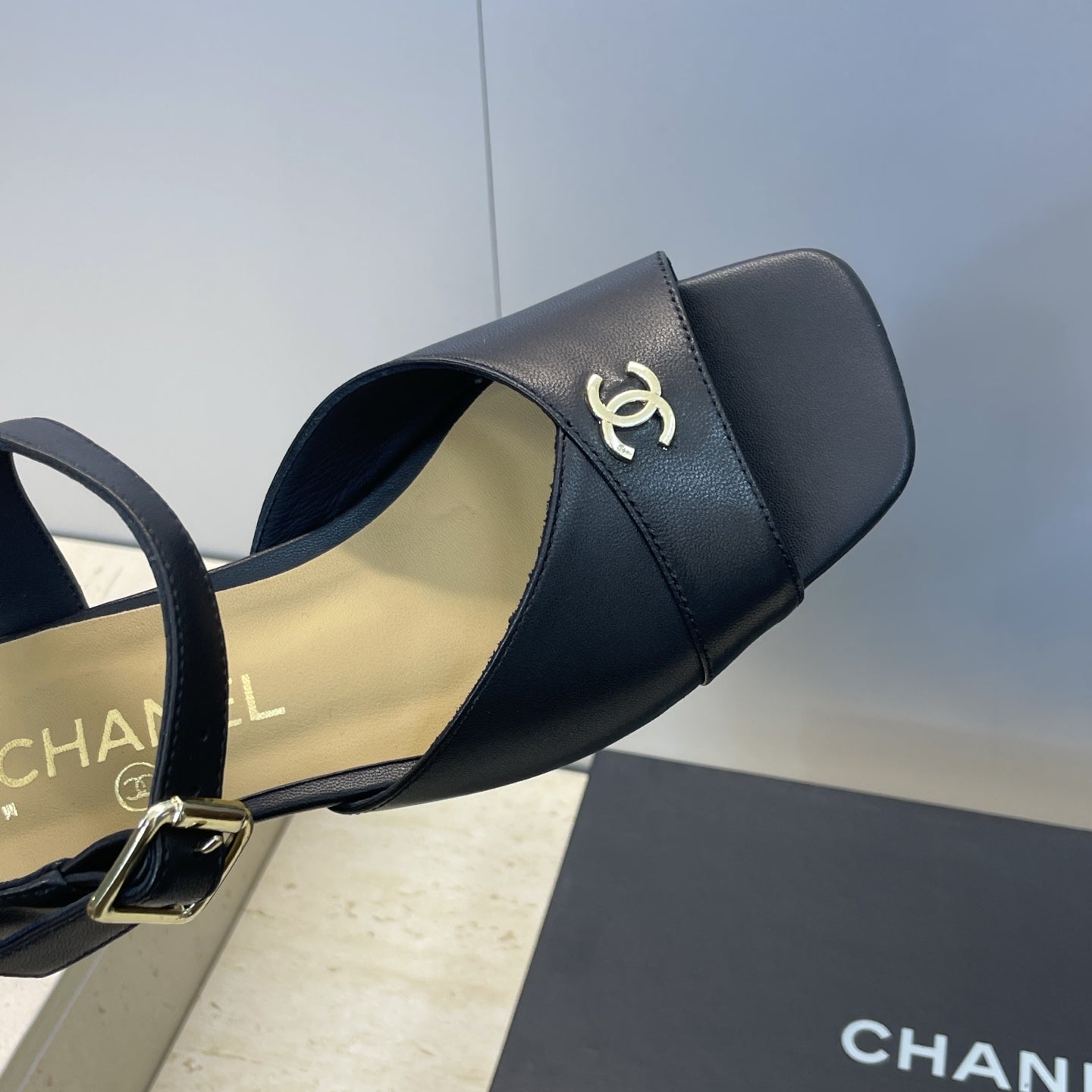 CC 26 Heeled Sandal 45mm Black Beige Sheepskin 607476