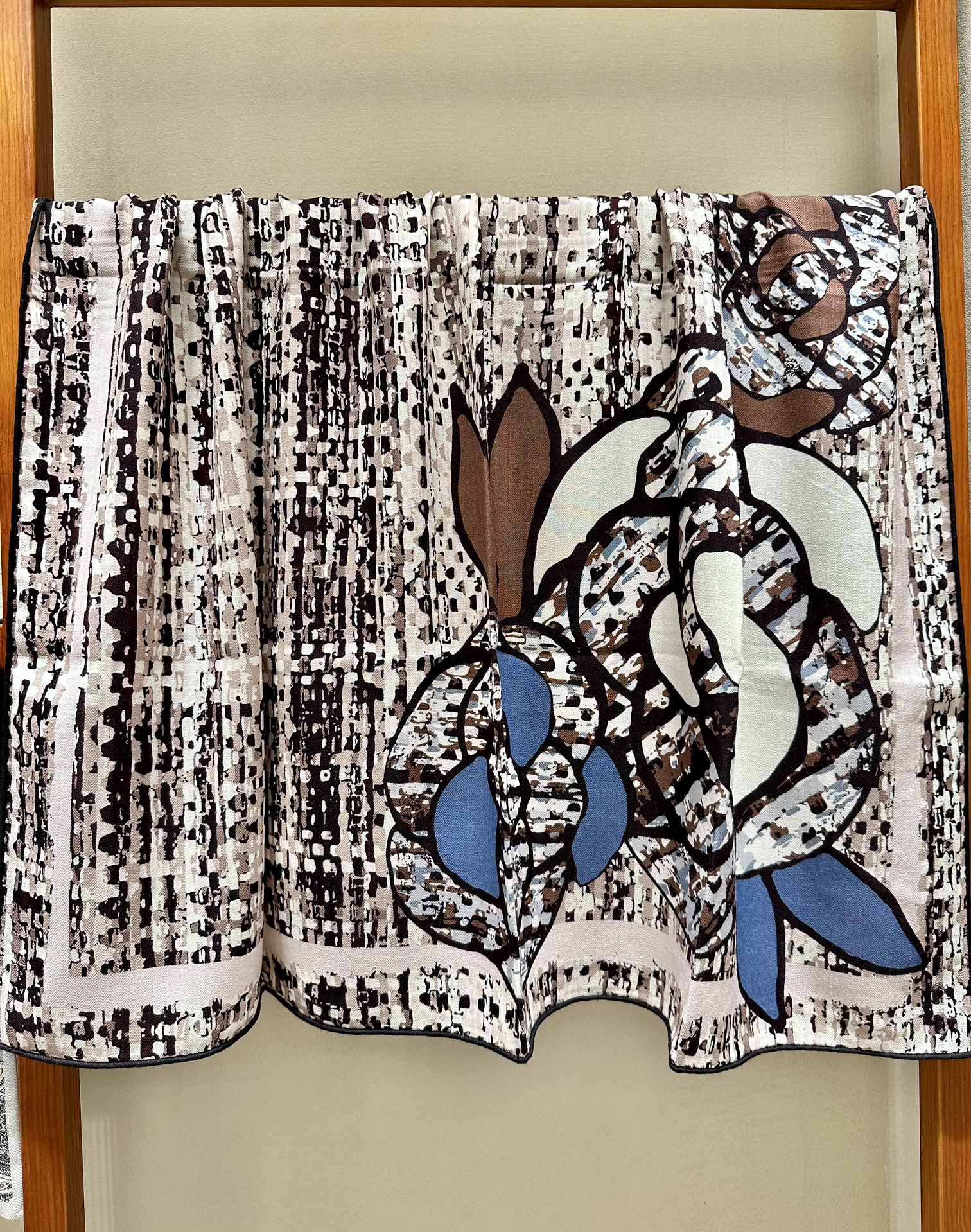 CC Square Scarf 110 CM In Colorful Cashmere Silk  360677