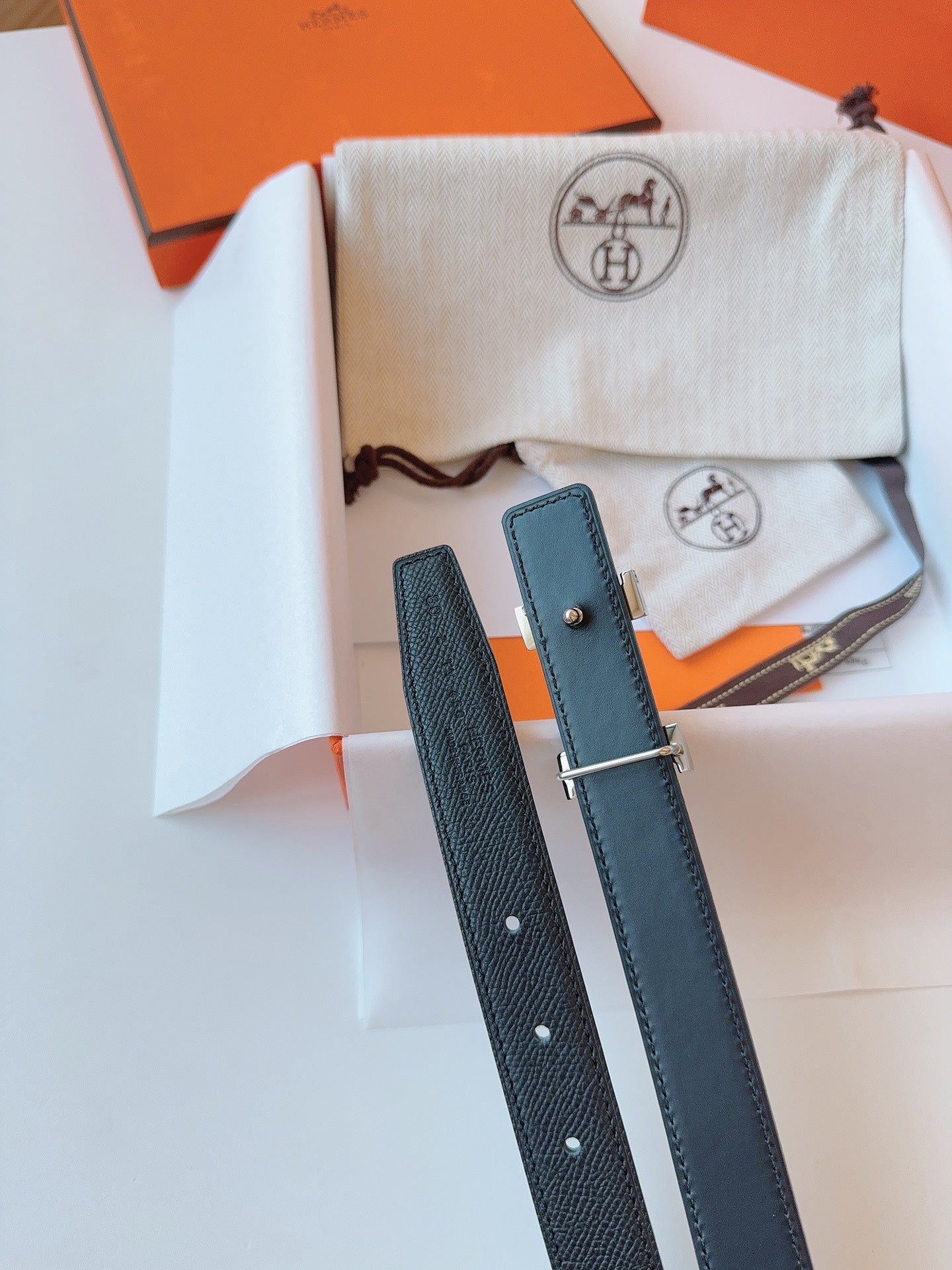 MINI H BELT BUCKLE & REVERSIBLE BLACK LEATHER STRAP 24 MM SILVER HARDWARE