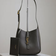 LE 5 À 7 MINI BAG 16 IN KHAKI GREEN LAMBSKIN