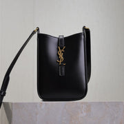 LE 5 À 7 PHONE BAG 18 IN BLACK CALFSKIN