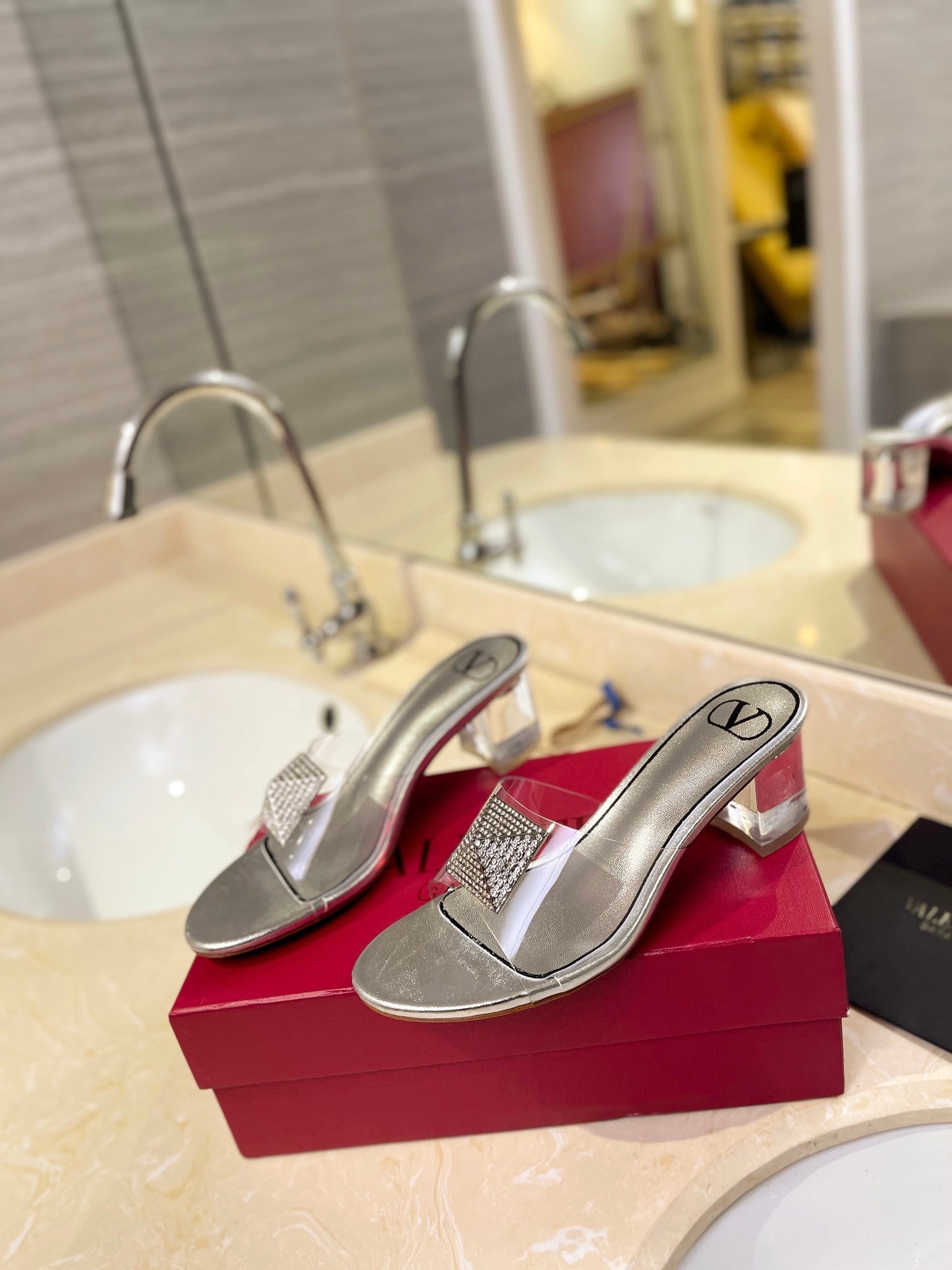 HIGH MULE 60MM IN SILVER SHEEPSKIN AND TRANSPARENT PVC