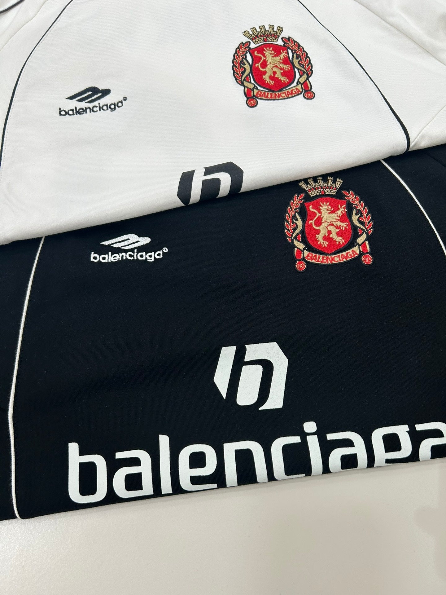 Balenciaga - Manchester United embroidered long sleeve t-shirt 0036