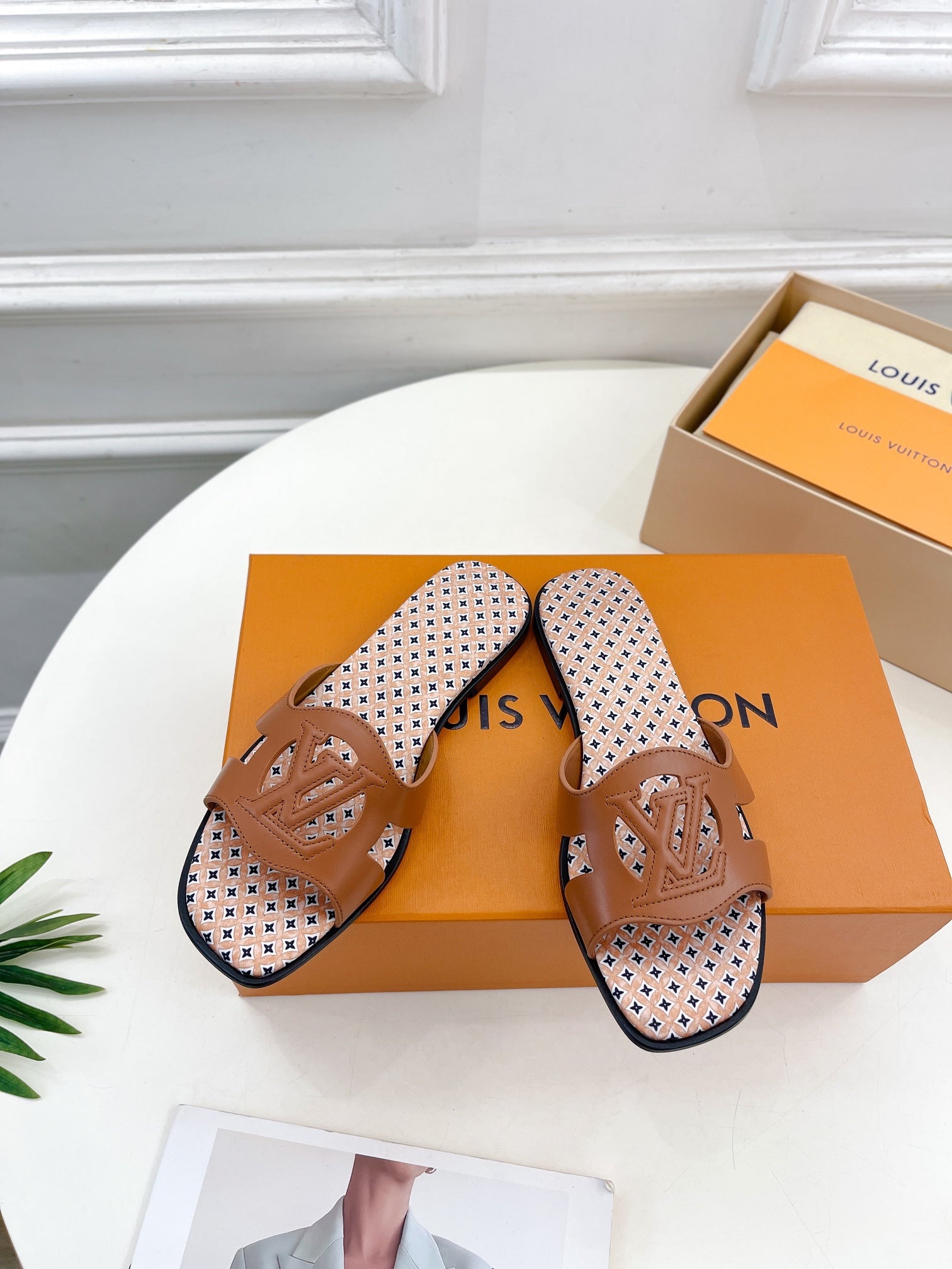 lv sandal isola flat mule brown calfskin star monogram