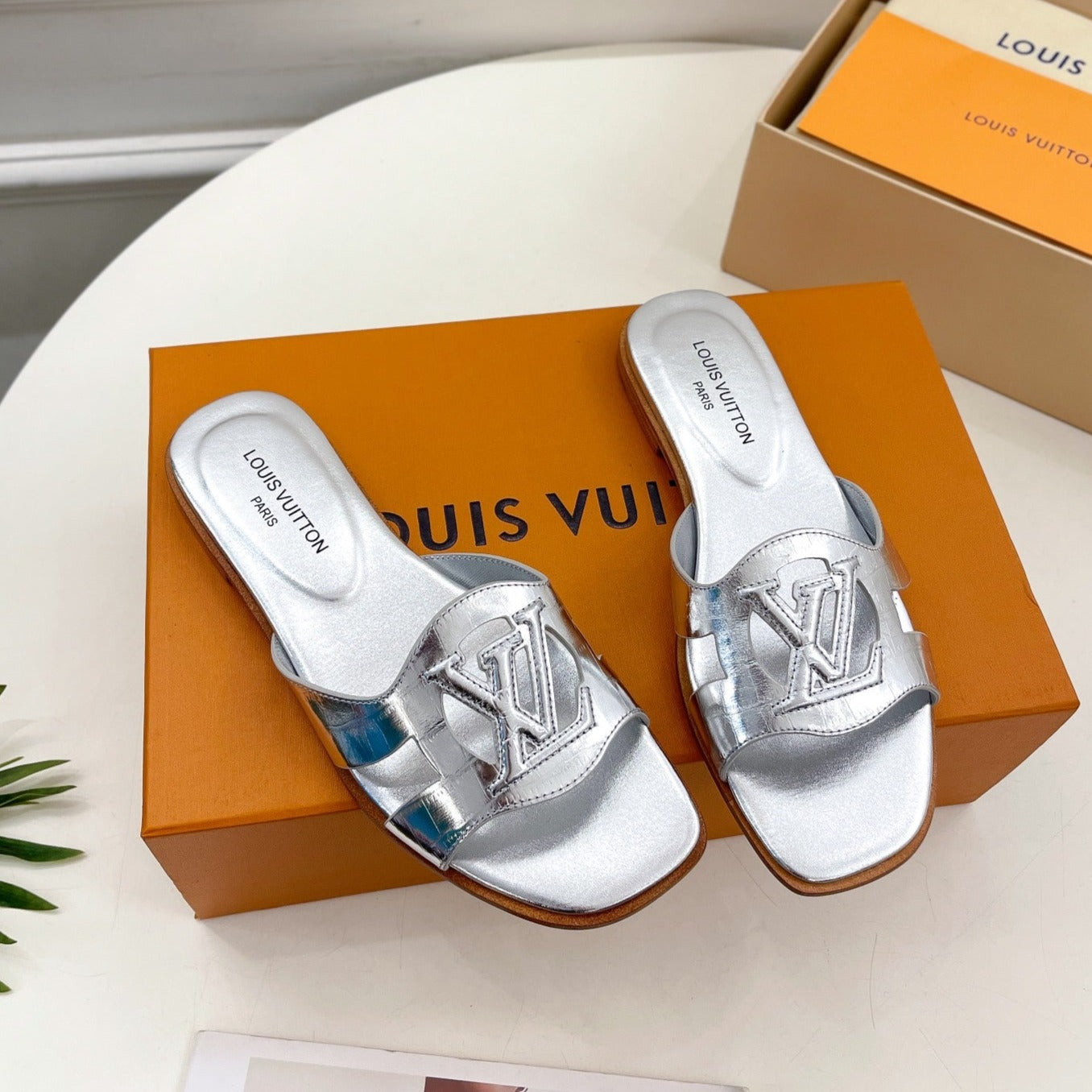 isola flat mule silver metalic calfskin