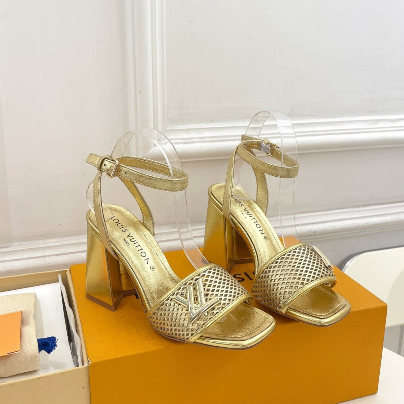 shake platform 90 gold metalic calfskin