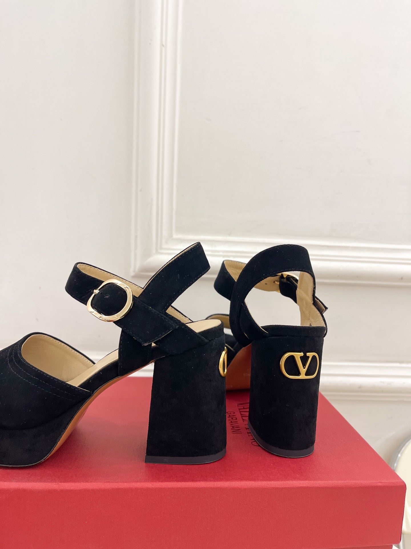 VT Garavani 25 Platform Black Suede 330964