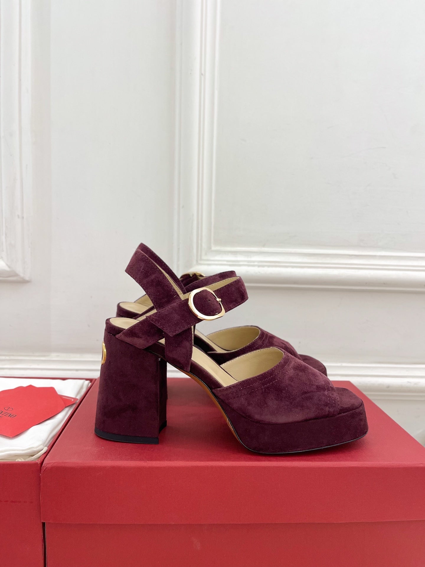 VT Garavani 25 Platform Ruby Red Suede 330965
