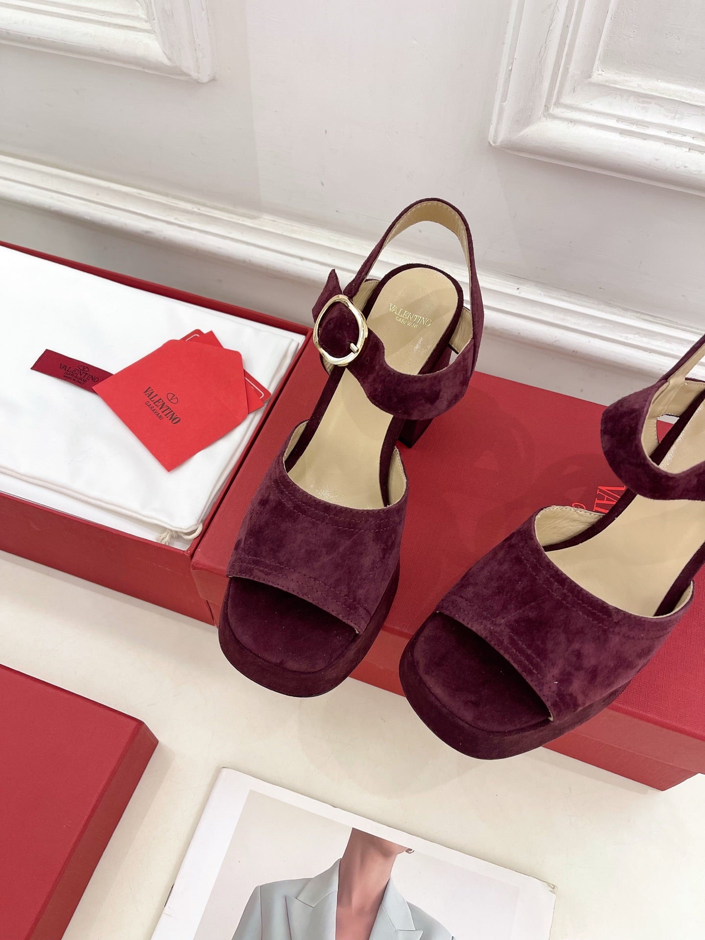 VT Garavani 25 Platform Ruby Red Suede 330965