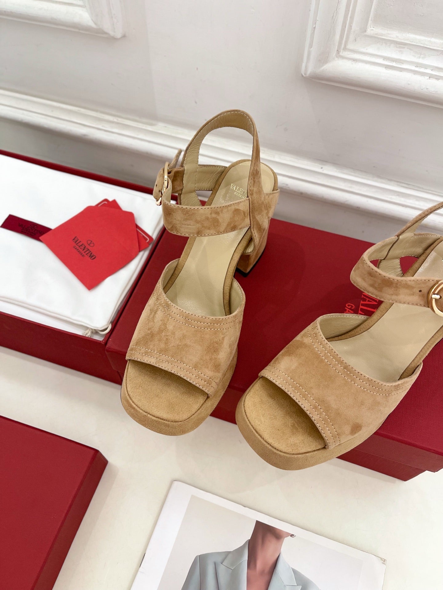 VT Garavani 25 Platform Beige Suede 330966