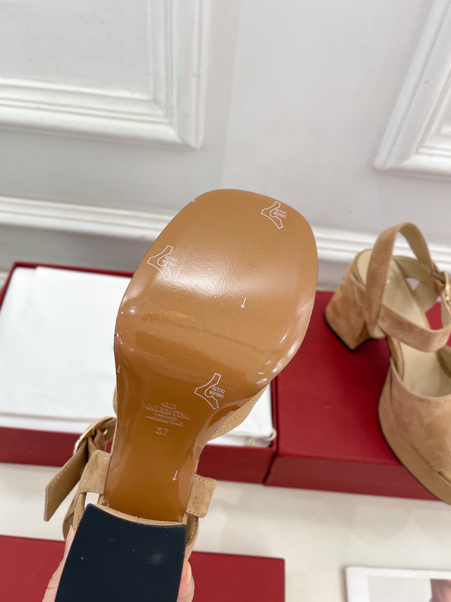 VT Garavani 25 Platform Beige Suede 330966