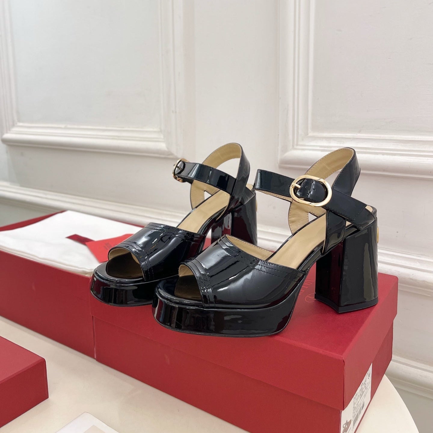 VT Garavani 25 Platform Black Cow Patent Leather 330967