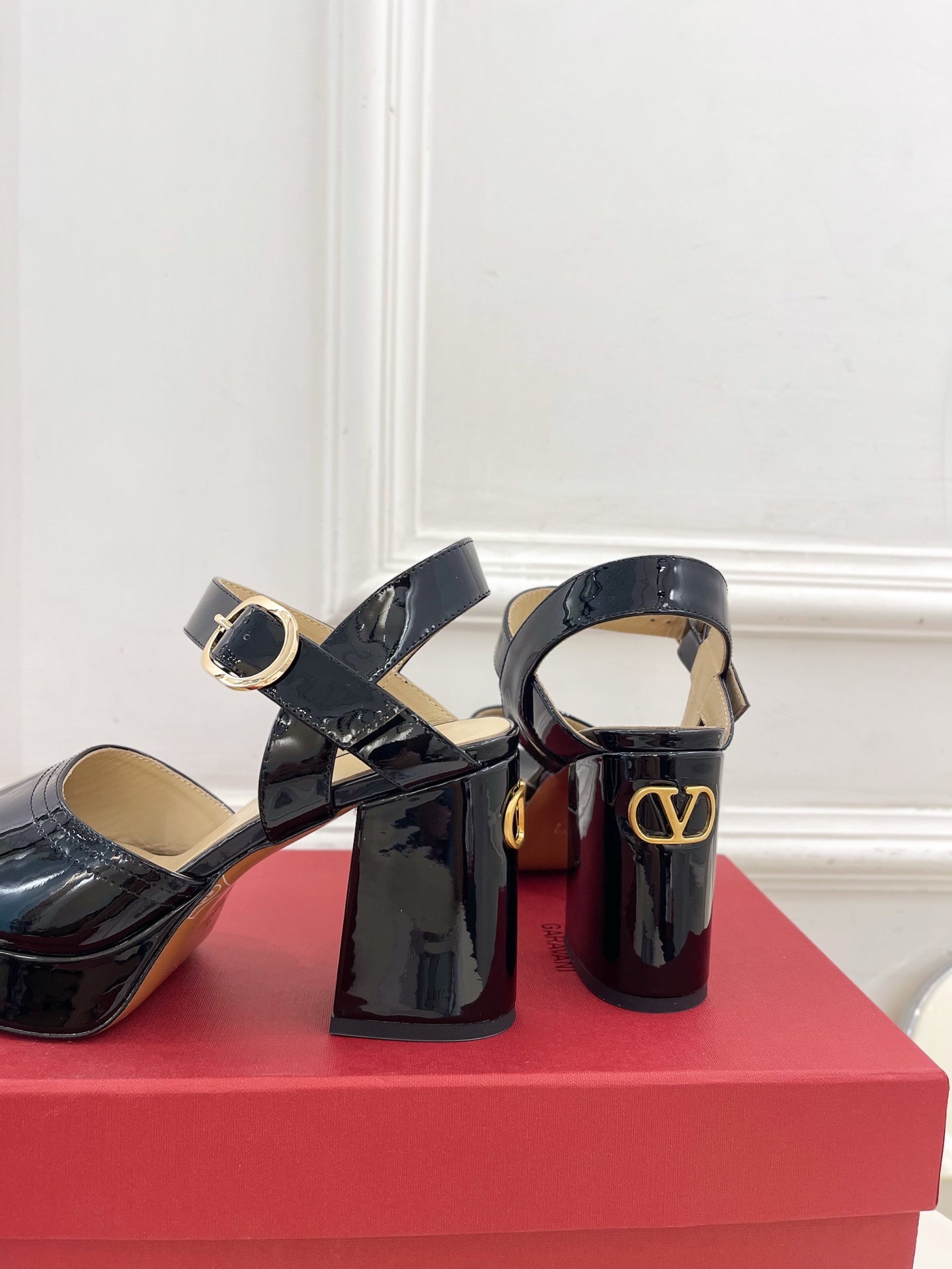 VT Garavani 25 Platform Black Cow Patent Leather 330967