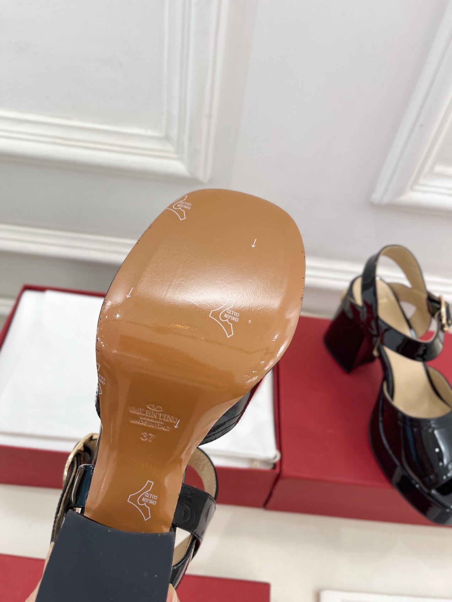 VT Garavani 25 Platform Black Cow Patent Leather 330967