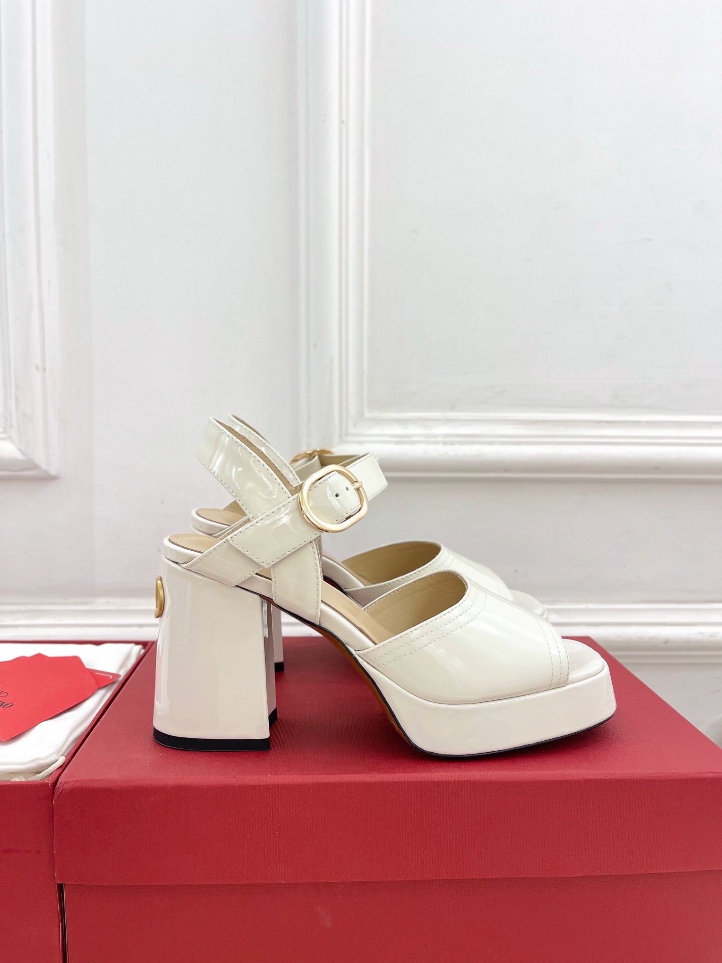 VT Garavani 25 Platform White Cow Patent Leather 330968