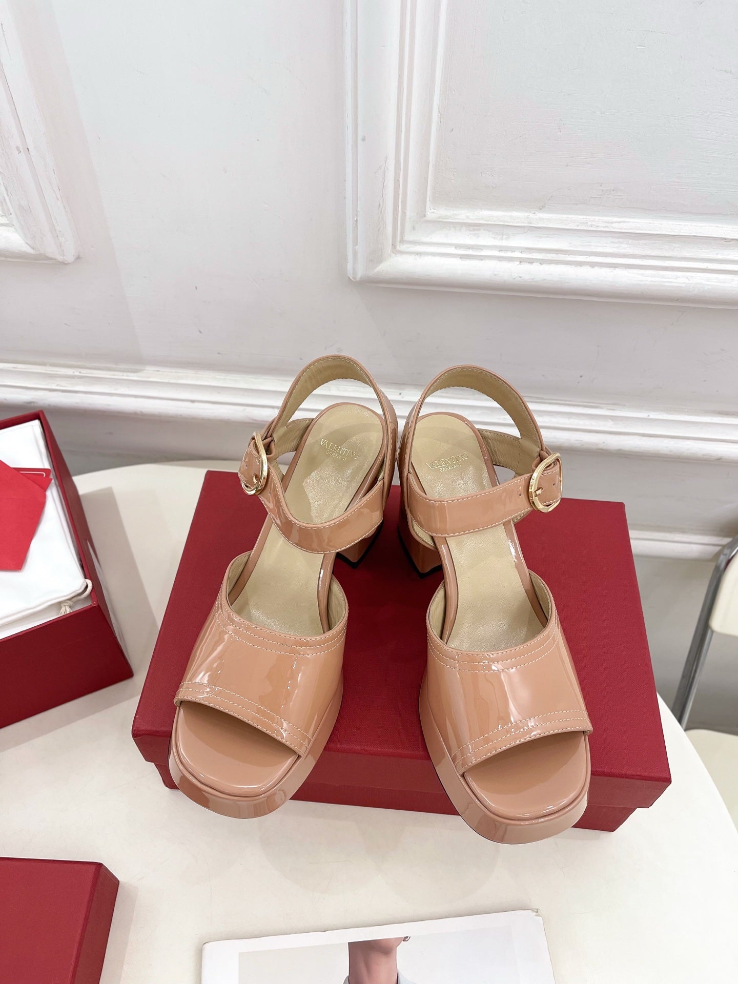 VT Garavani 25 Platform Pink Nude Cow Patent Leather 330969