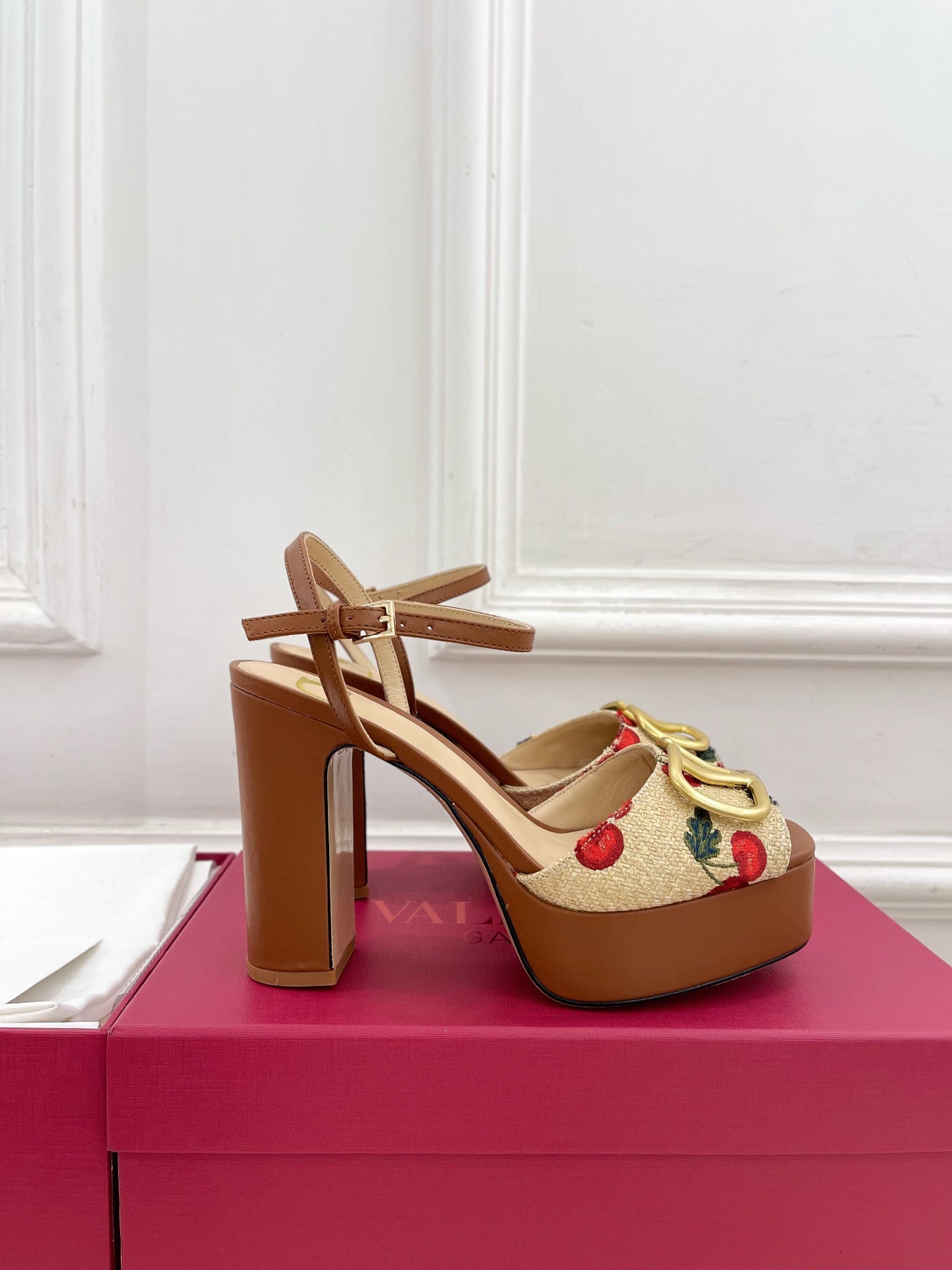 VT 25 Vlogo Platform Sandals Cherry Ankle Calfskin 330980