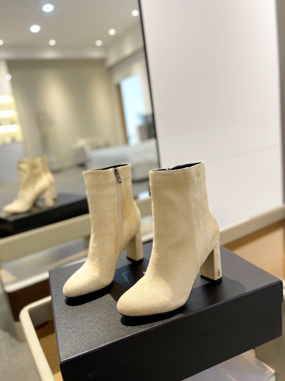 SL HONORÃ‰ BOOTIES FLAX SUEDE