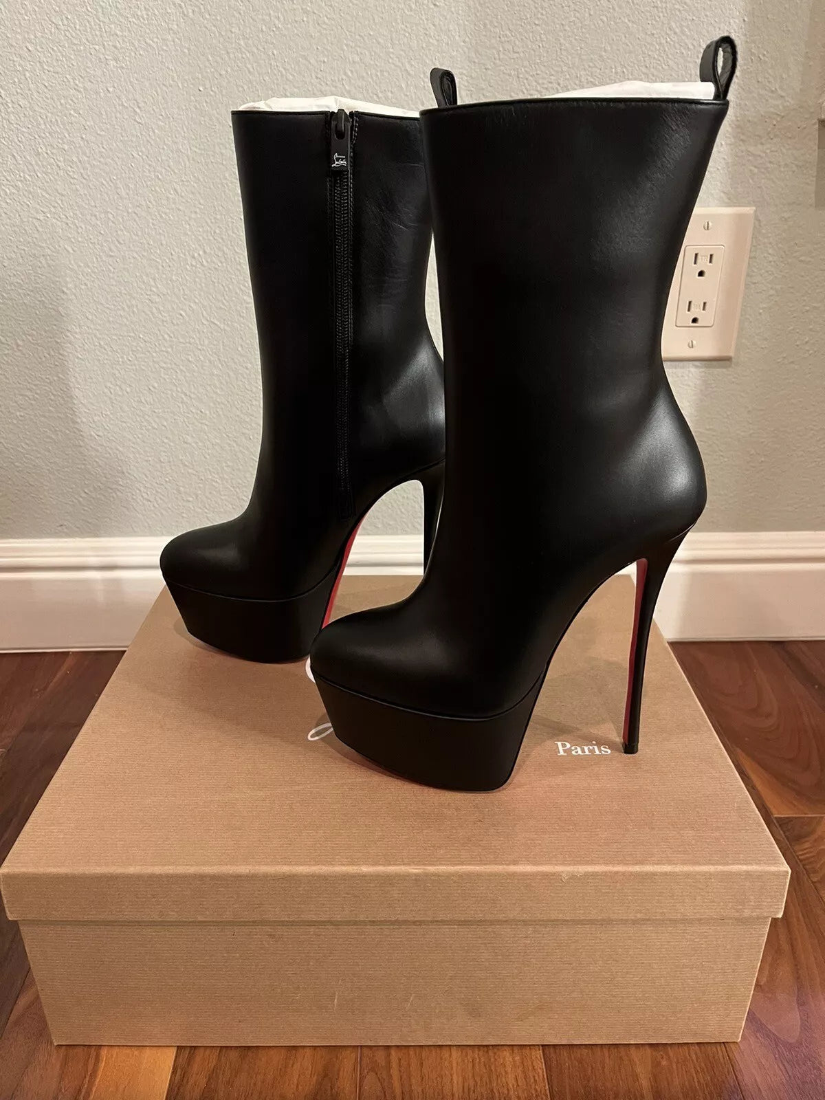 Louboutin Dolly Booty Alta 160 Black Calfskin Ankle Boots