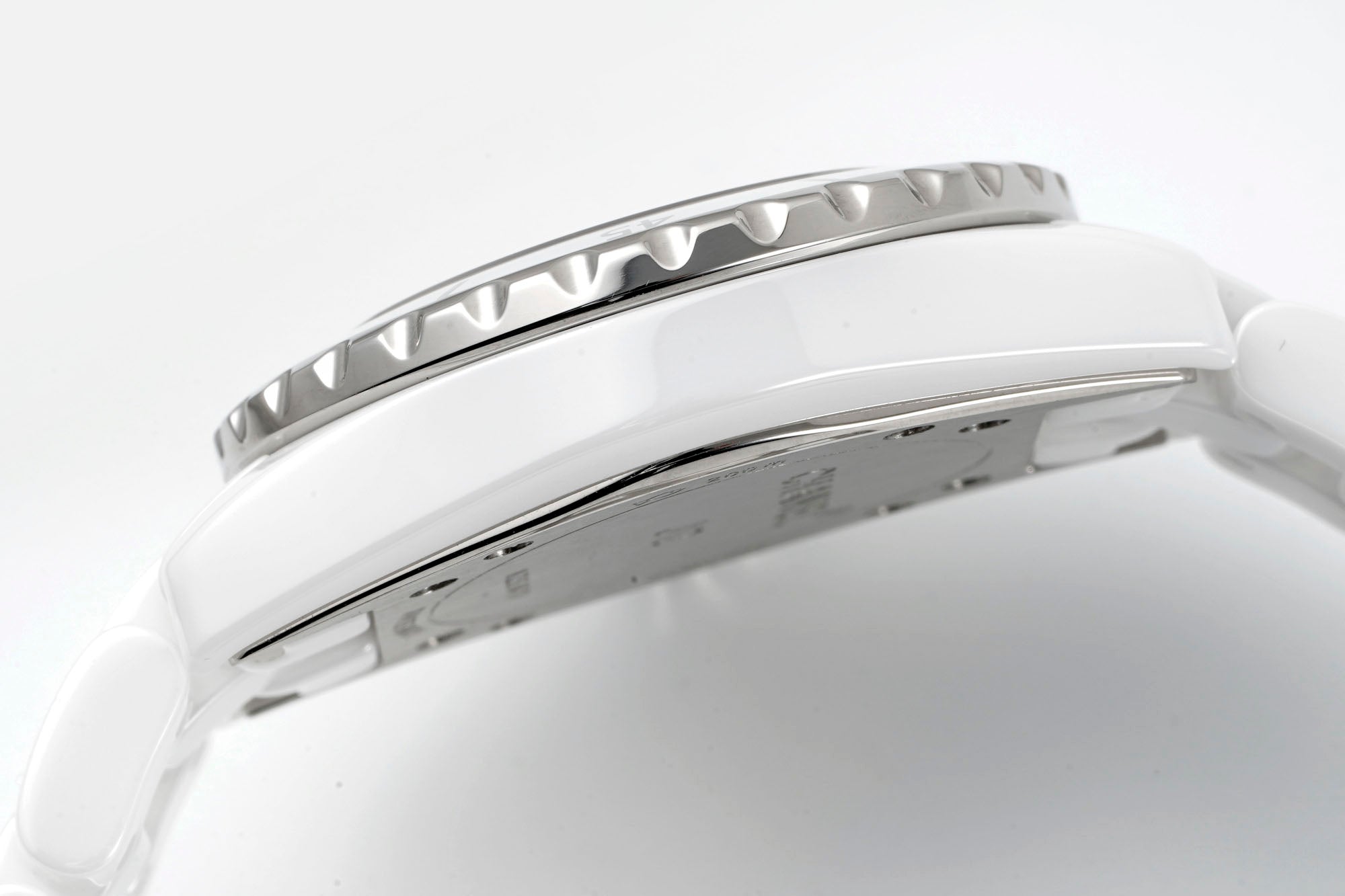 J12 38MM WHITE CERAMIC STAINLESS STEEL GRAFFITI LIMITED