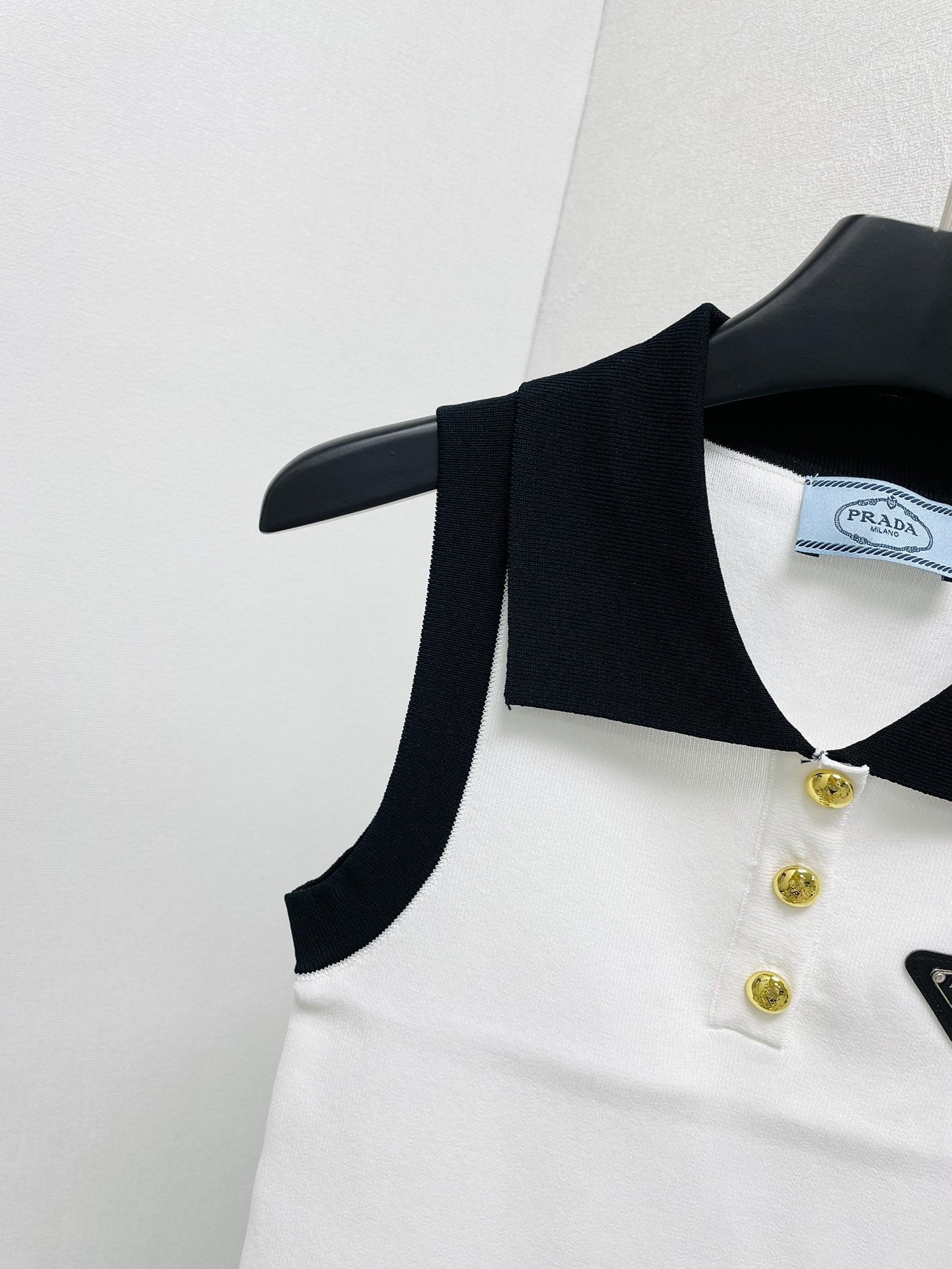 Pra Contrast Colour Lapel Vest